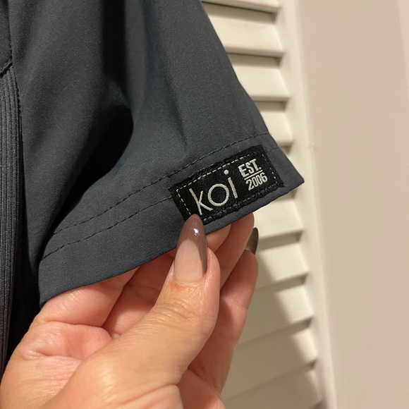 Koi Basic Scrub Top - Picture 2 of 3